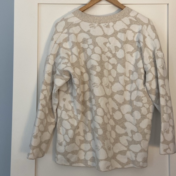 Ann Taylor Animal print Cardigan Size L - Picture 4 of 4